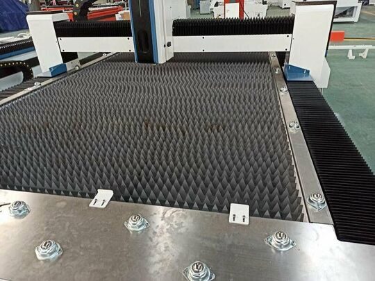 Оптоволоконный лазерный станок для резки металла MetalTec 1530B (3000W)